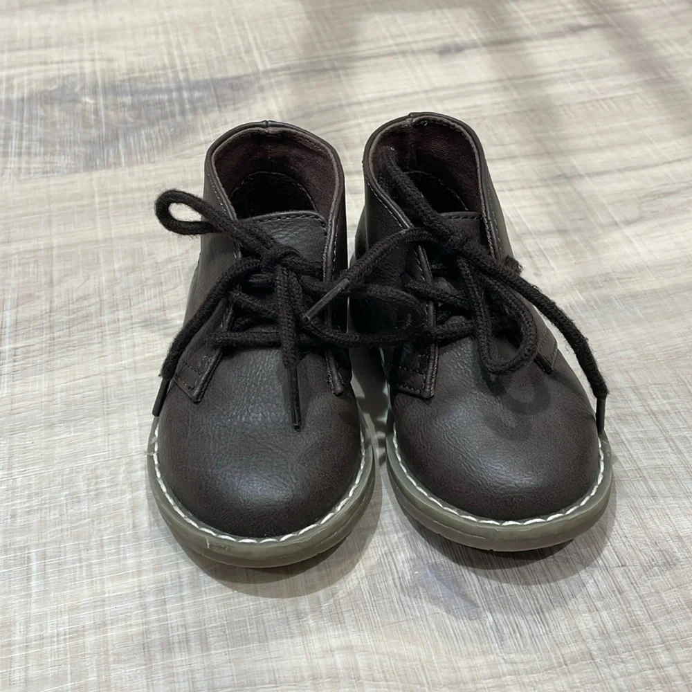 Toddler size 6 Brown faux leather boot shoes - Picture 2 of 6